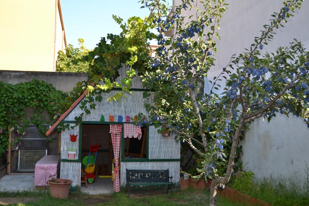 Hotel La Jacaranda SantʼAntìoco Exteriér fotografie
