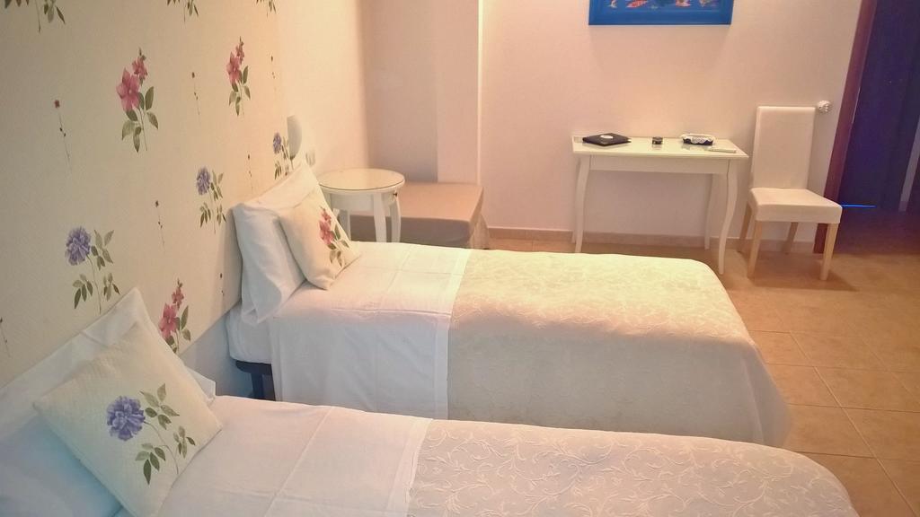 Hotel La Jacaranda SantʼAntìoco Pokoj fotografie