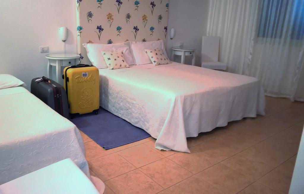 Hotel La Jacaranda SantʼAntìoco Exteriér fotografie